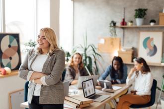 
		Dick im Geschaeft Business Frau
	